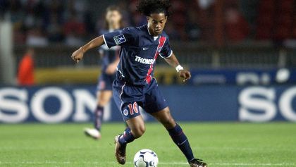 Nadie lo puede odiar: Ronaldinho, la ‘sonrisa del futbol’ que nos enseñó el arte de la magia