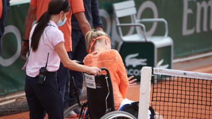 Controversia en Roland Garros tras la salida de Kiki Bertens en silla de ruedas