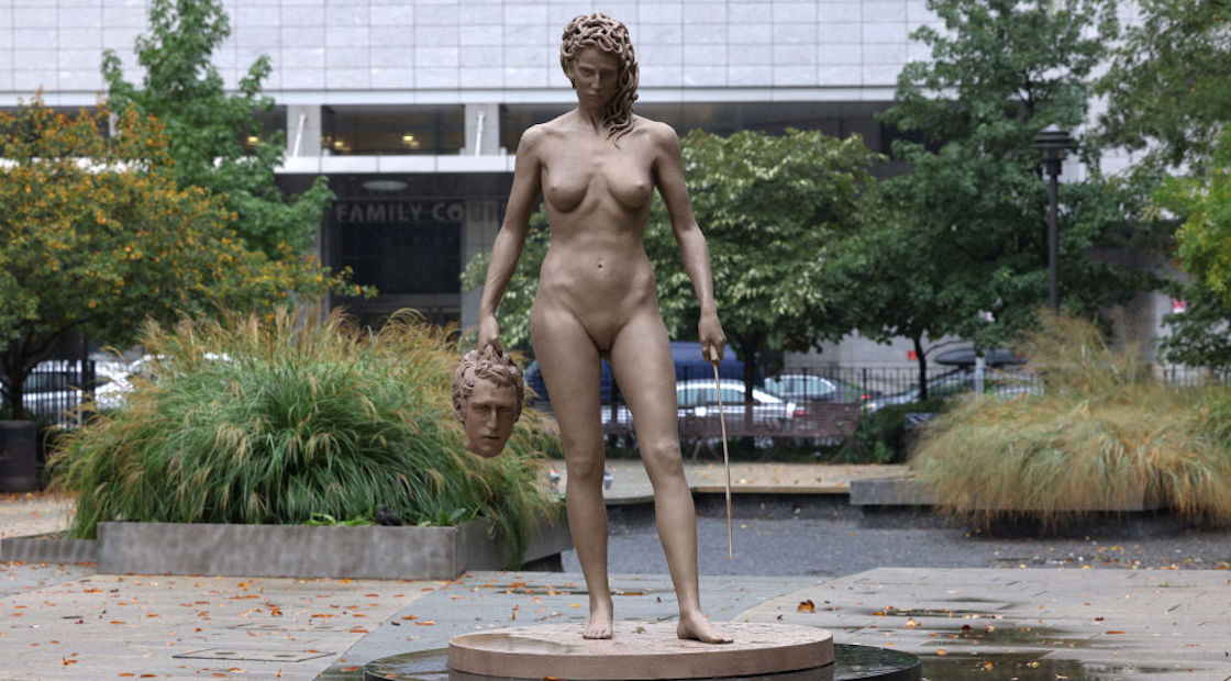 medusa-escultura-estatua-tribunales-nueva-york
