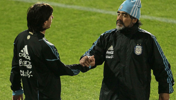 "De corazón": El mensaje de apoyo de Messi a Maradona tras operación