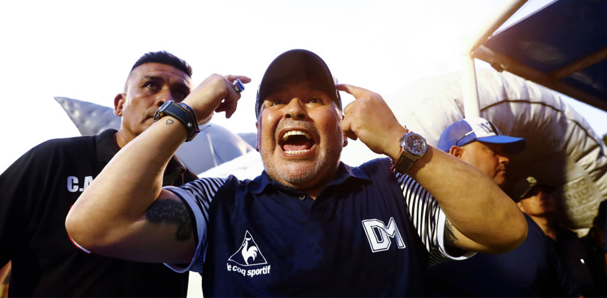¡Diego Maradona será operado por un coágulo en el cerebro!