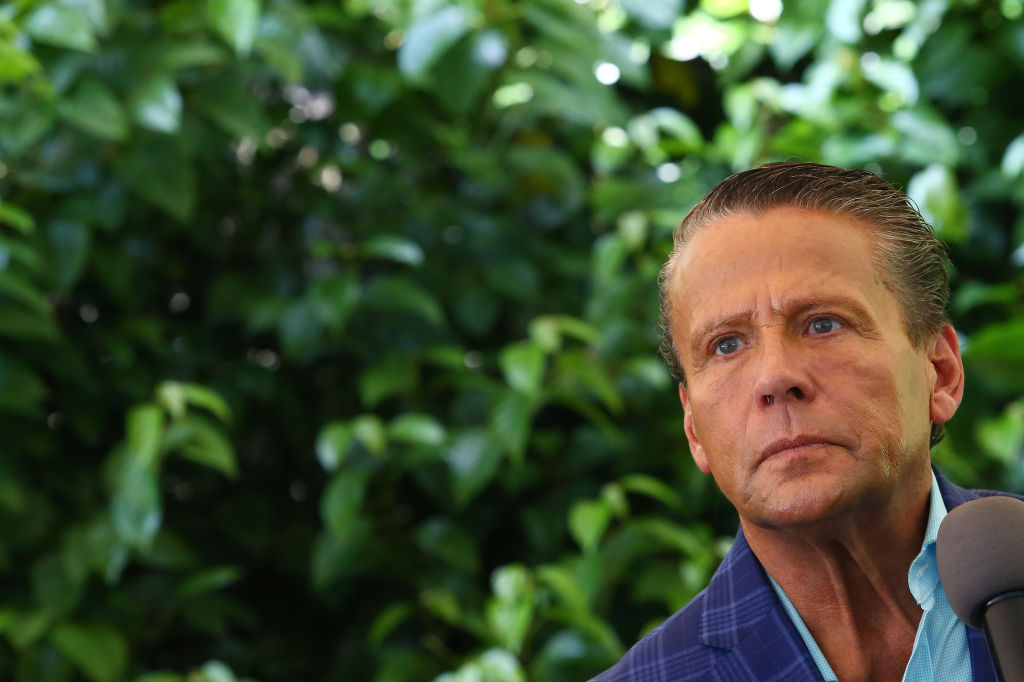 Lo que le faltaba... Alfredo Adame ahora se une a partido político