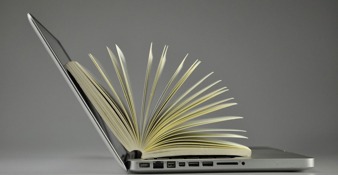 becas-conectividad-unam-laptop-libro-clases