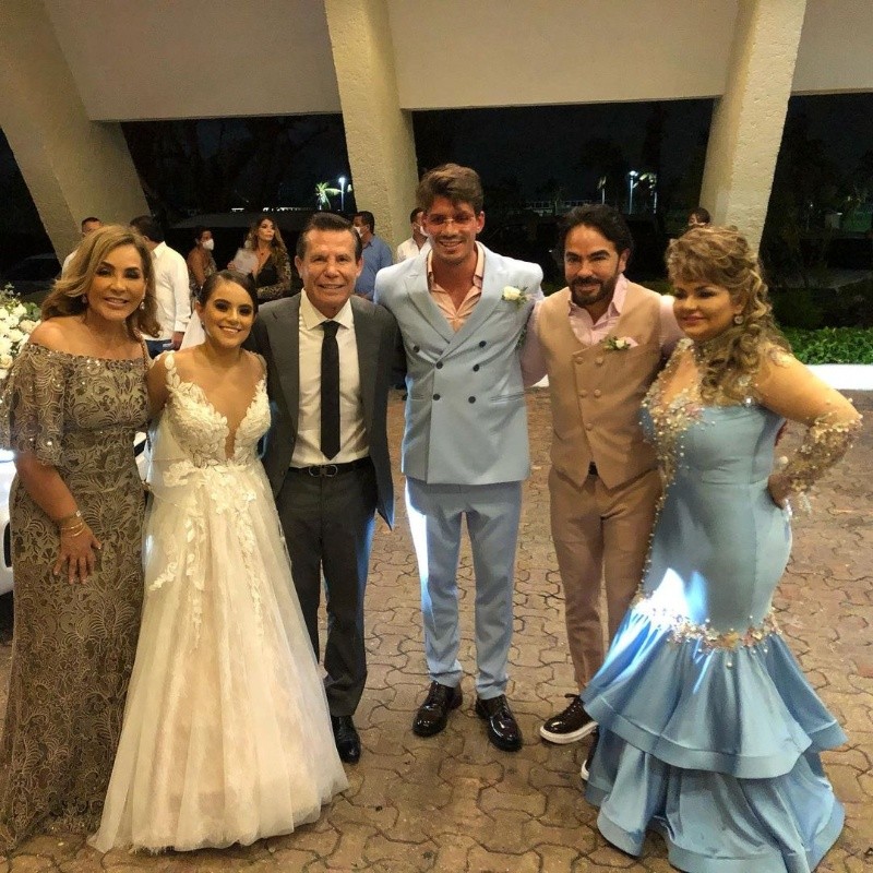 Bobby Palazuelos, Julio César Chávez y más famosos asisten a boda en  Quintana Roo
