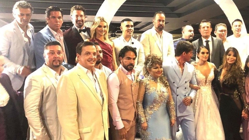 Bobby Palazuelos, Julio César Chávez y más famosos asisten a boda en Quintana Roo