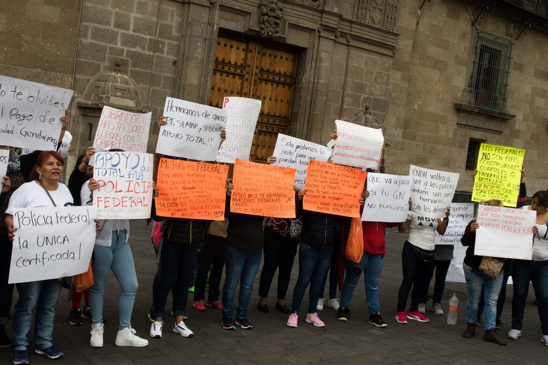 "Chairos" y "Fifís": Lo que sabemos sobre el polémico texto de la SEP Puebla 