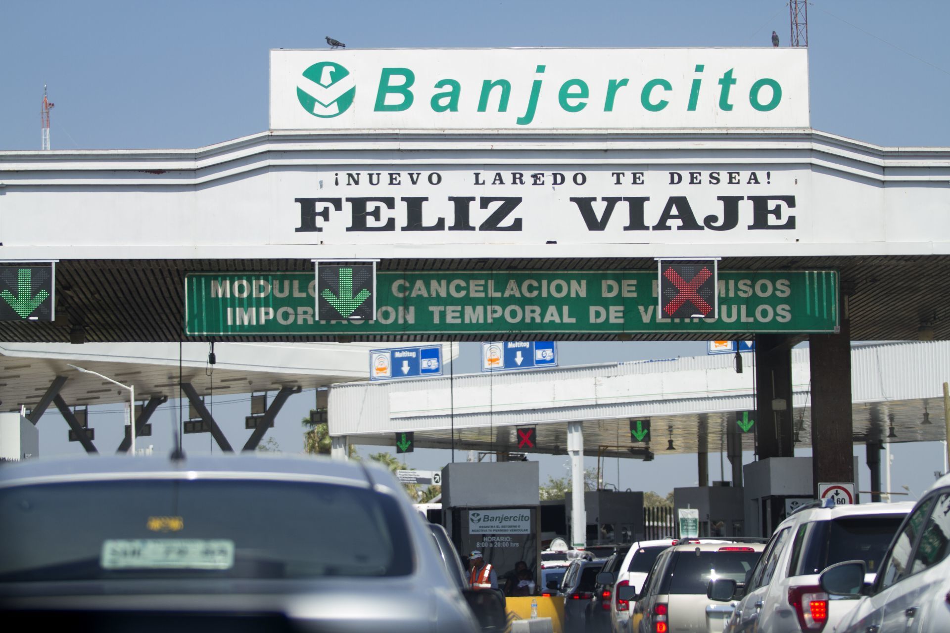 Familia graba persecución de presuntos asaltantes en carretera de Tamaulipas