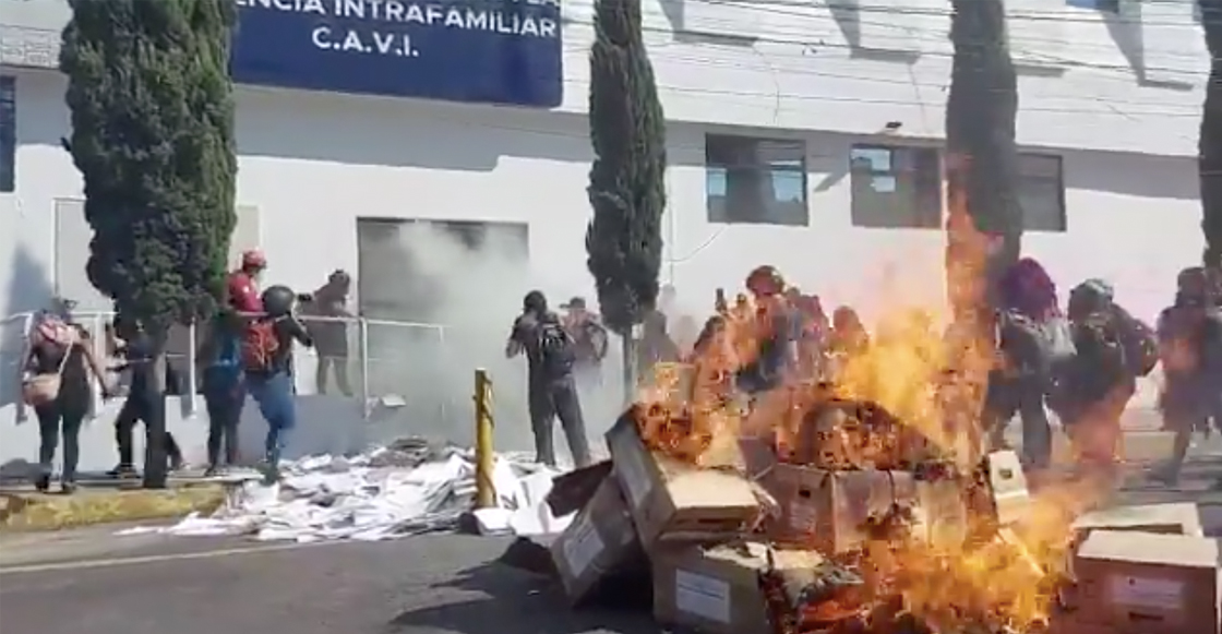 fiscalia-protesta-quema-documentos