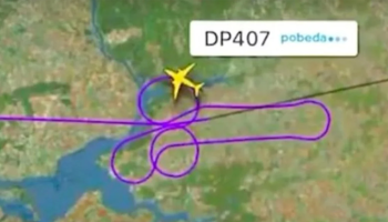 Imitando al tipo de 'Art Attack', estos dos pilotos en Rusia dibujaron durante su vuelo un pene en el cielo, y todo tien una explicación.