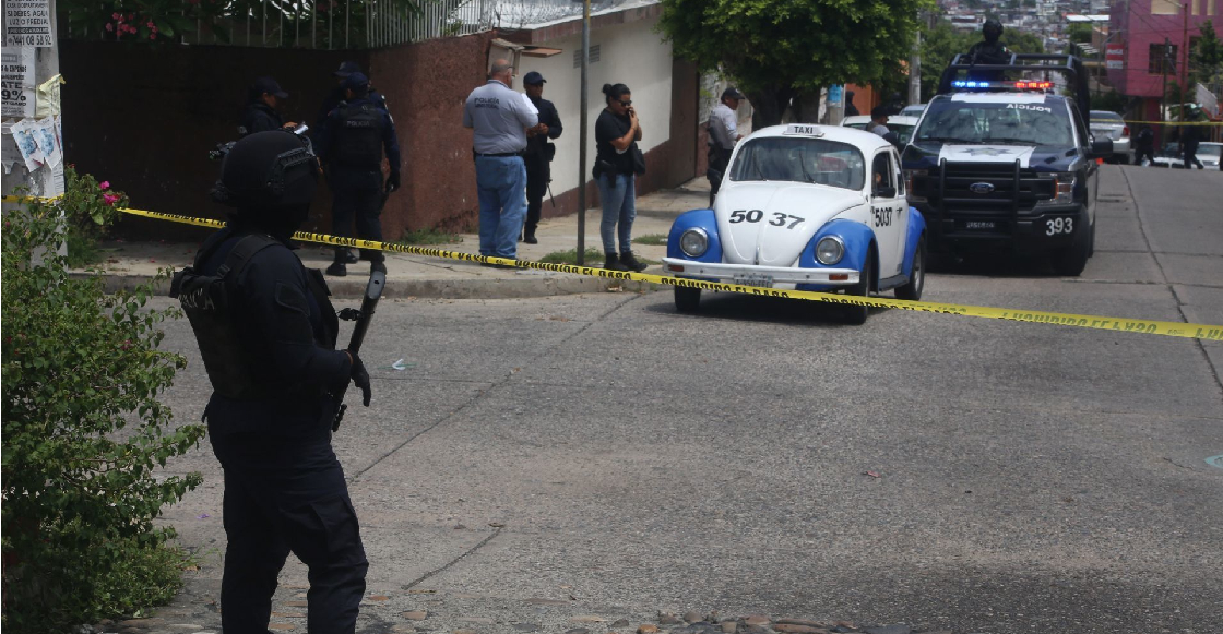 Policías de Puebla confunden a taxista con un delincuente y le disparan
