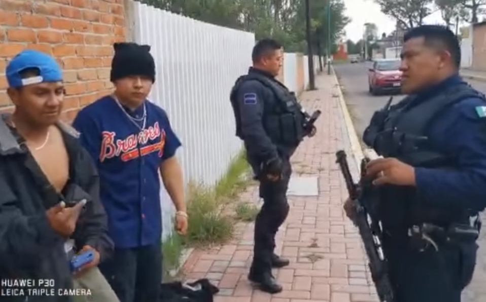 Puro verso pesado: Jóvenes rapean en Tlaxcala para que los policías no los detuvieran