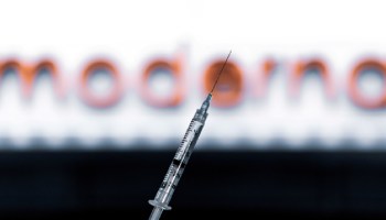 Reino Unido también aprobaría vacuna de Moderna tras nuevo acuerdo de suministro