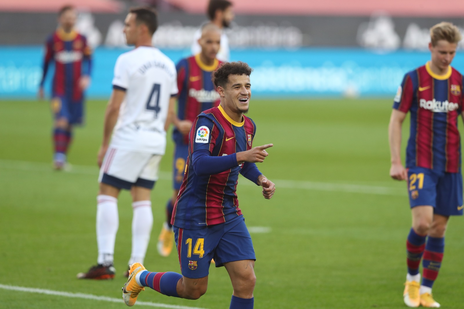 La casi mano de Messi, el golazo de Griezmann y Braithwaite el 'Fenómeno': Barcelona venció al Osasuna