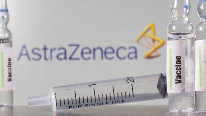 Voluntario de la vacuna de AstraZeneca presentó una demanda por "reacciones adversas severas"