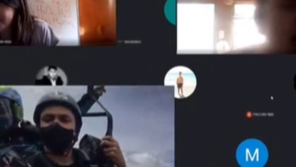 WTF!? Youtuber interrumpe clase virtual para mostrar su lanzamiento en paracaídas