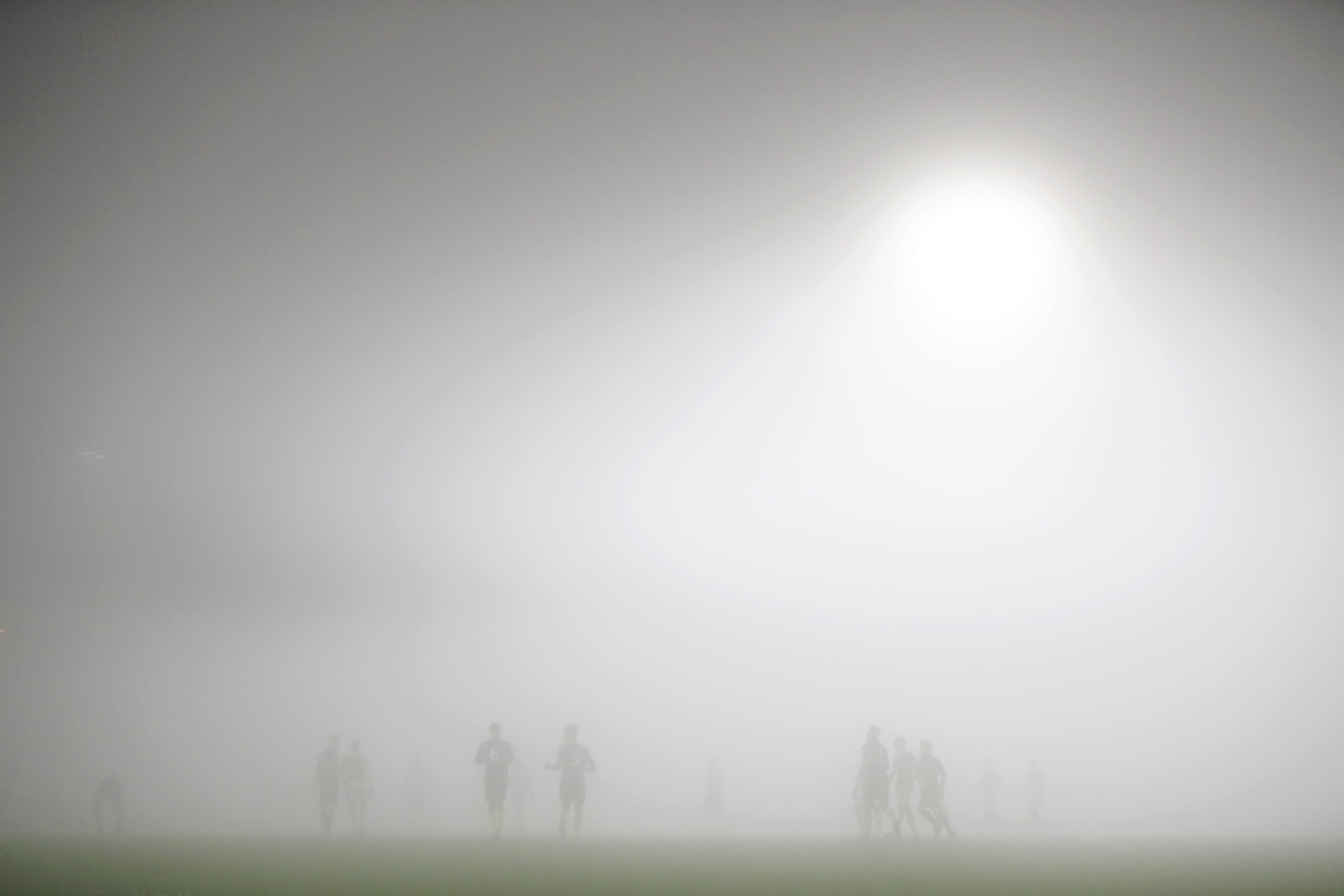 El día de Navidad en que un portero se quedó en el campo de juego cuando el partido ya estaba suspendido por neblina