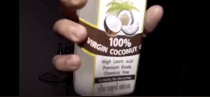 ¿Quién es Jay Alvarrez y por qué ha popularizado al aceite de coco en TikTok?
