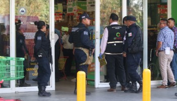 Guardias de seguridad agreden a una mujer y a su hijo de 10 años en Tlalnepantla