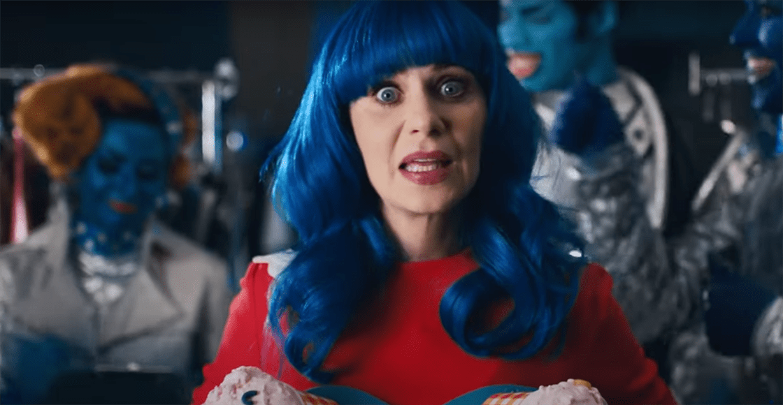 ¡Son igualitas! Katy Perry se burla de su parecido con Zooey Deschanel en su nuevo video