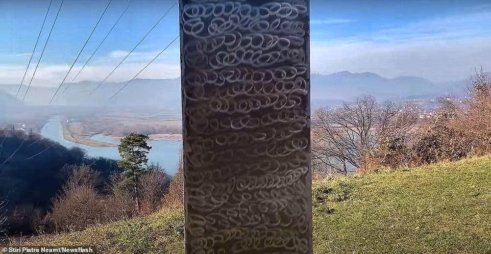 ¿Es el de Utah? Aparece otro extraño monolito metálico en Rumania 