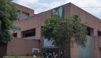 Una mujer tuvo que dar a luz en sanitarios del IMSS en Coahuila por "protocolo antiCovid"