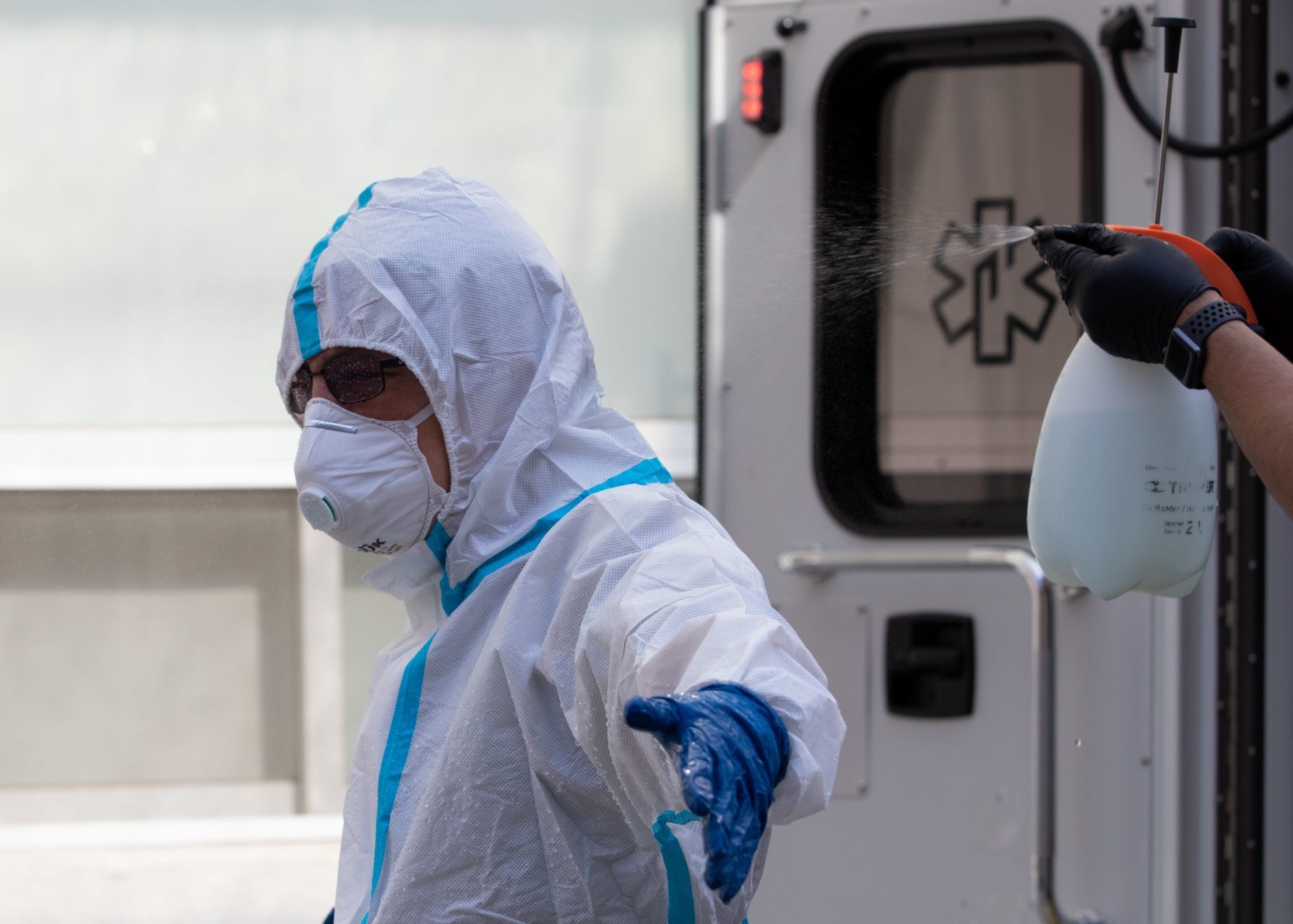 Pareja golpea a vigilante de un Hospital de Tlaxcala al no recibir atención inmediata