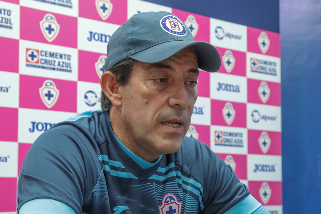 ¿Quién es Roberto Pérez Loarca, el DT que levantó a Cruz Azul Femenil?