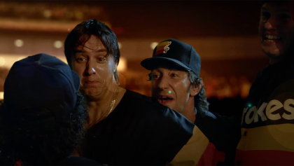 ¡The Strokes juegan béisbol contra robots en el video de "The Adults Are Talking"!