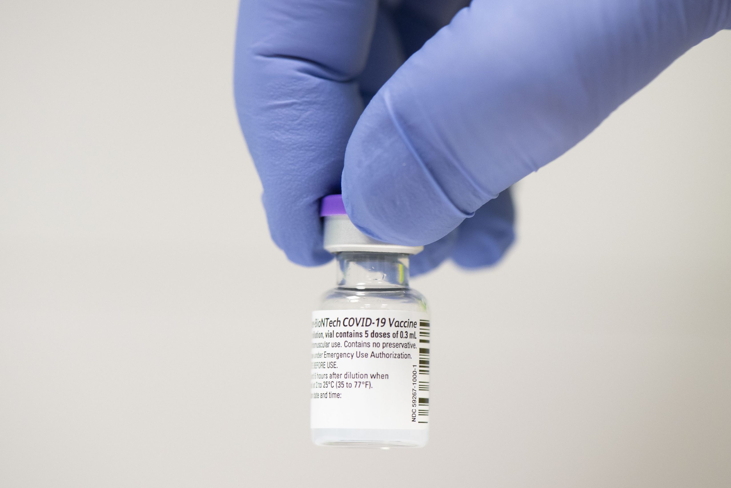 AstraZeneca anticipa que su vacuna será efectiva contra la nueva cepa de COVID-19