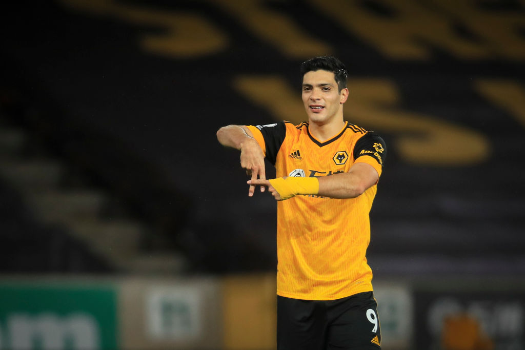 Raúl Jiménez celebra gol con Wolverhampton