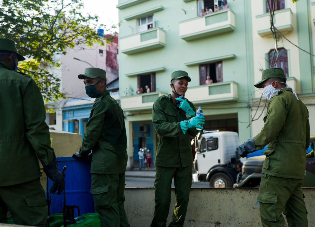 Cuba reducirá vuelos desde México y aplicará cuarentena a viajeros por COVID-19