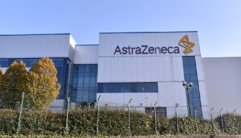 Detienen al sospechoso de enviar un "paquete extraño" a planta de vacunas de AstraZeneca