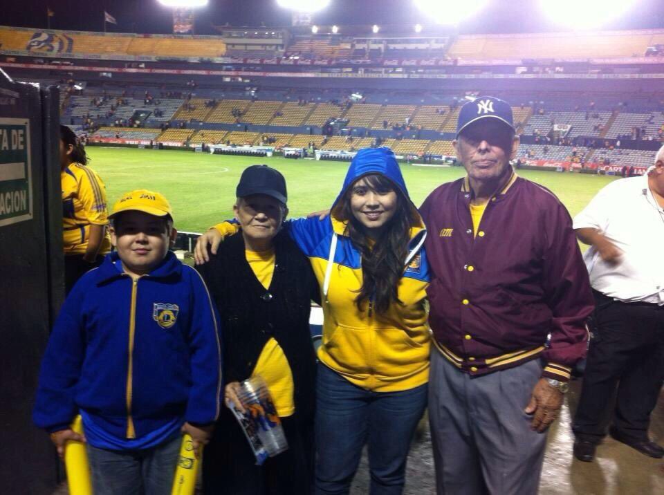 familia-martinez-aficionado-club-leon