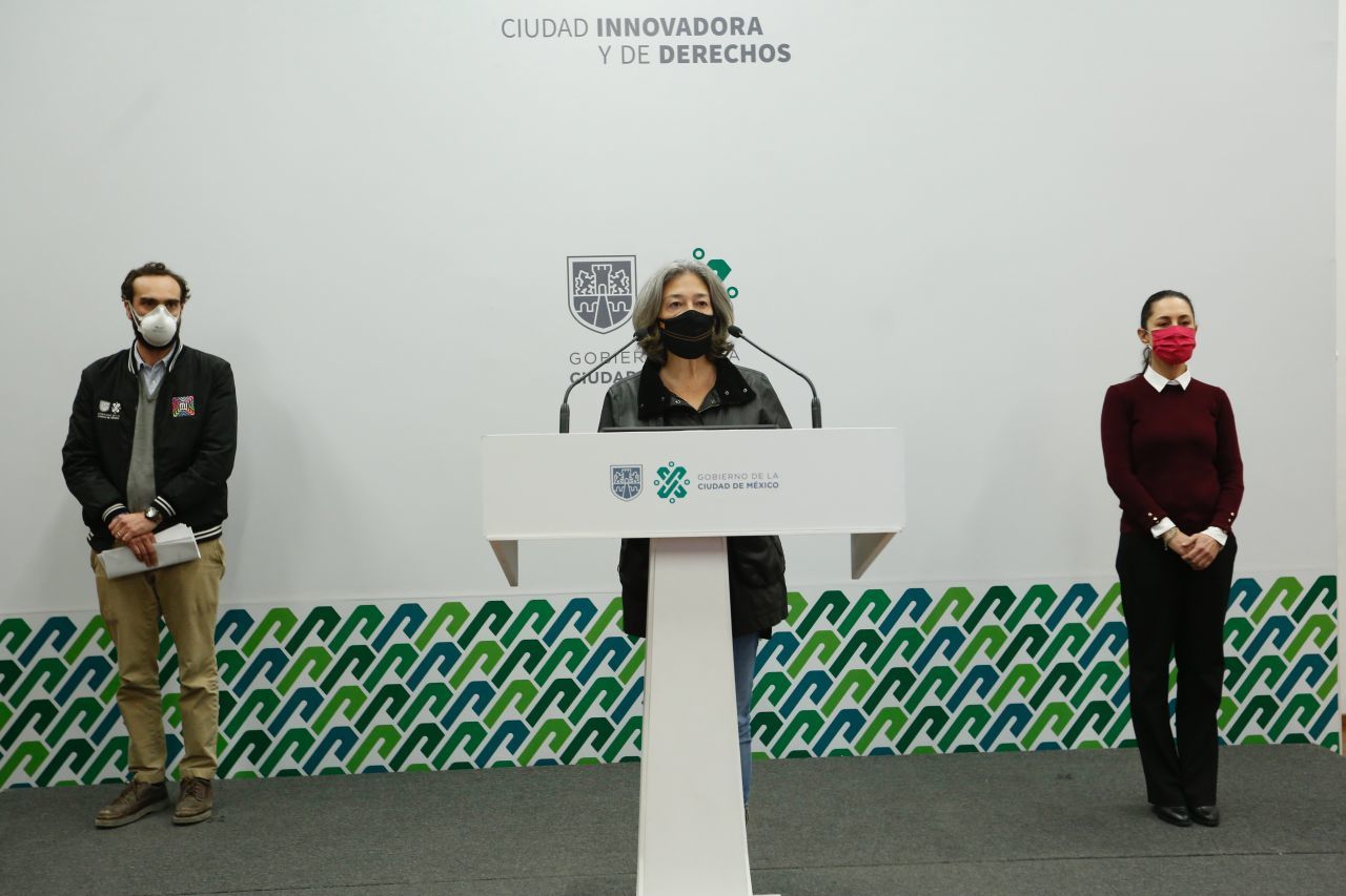 CIUDAD DE MÉXICO, 10ENERO2021.- Andrés Lajous Loaeza, secretario de Movilidad; Florencia Serranía Soto, directora del Sistema de Transporte Colectivo (SCT) y Claudia Sheinbaum Pardo, Jefa de Gobierno, ofrecieron videoconferencia con el tema del incendio del día de ayer en la subestación de la calle Delicias, el cual dejó como saldo una policía muerta y la interrupción del servicio en las líneas 1, 2, 3, 4, 5, y 6 del metro. Los funcionarios señalaron que las estaciones de la 4 a la 6 podrían reanudar el servicio en 48 horas, para las restantes aún no hay fecha definida ya que apenas van evaluar el daño que sufrieron las instalaciones, entre las que se encuentran el Puesto Central de Control.