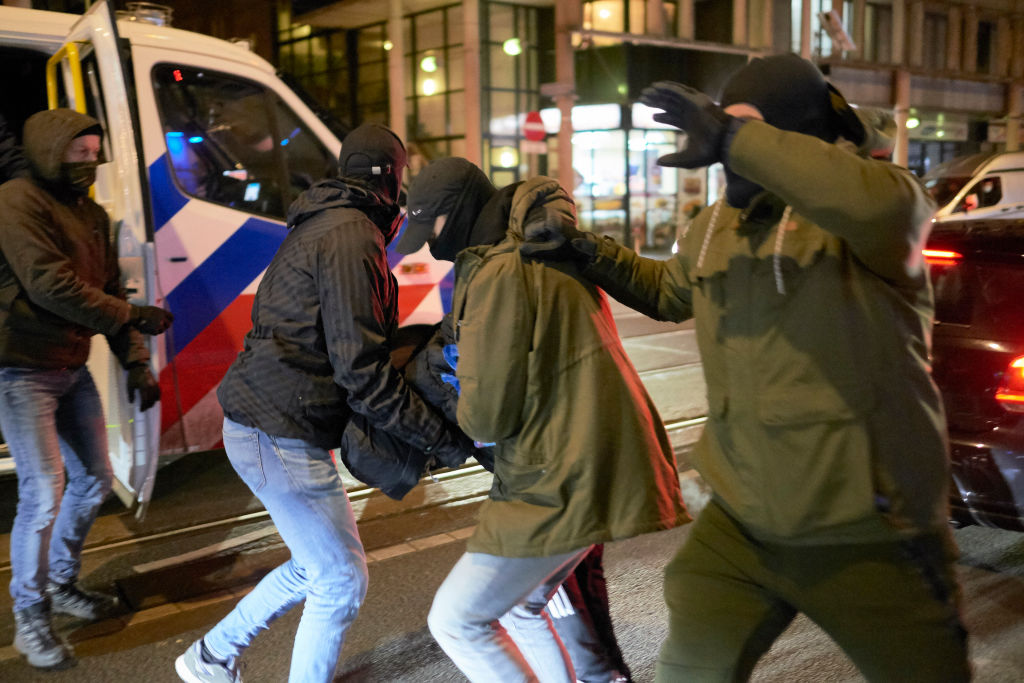  manifestacion-paises-bajos-coronavirus