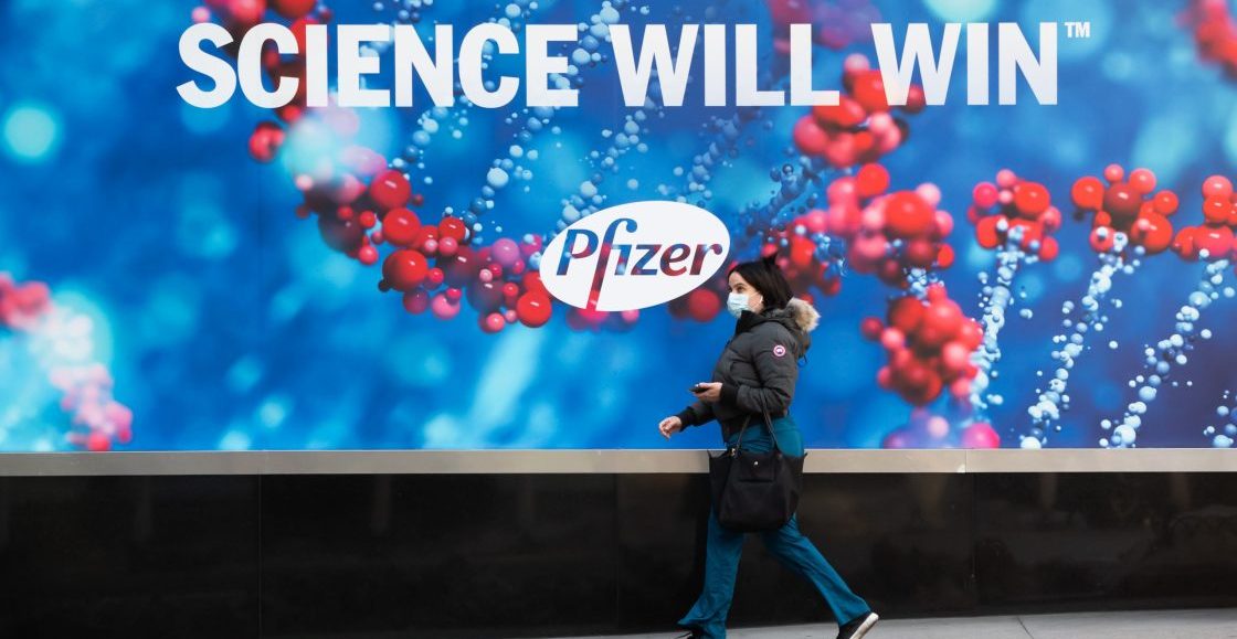 Pfizer planea ofrecer vacunas contra COVID-19 a voluntarios que recibieron placebo en las pruebas