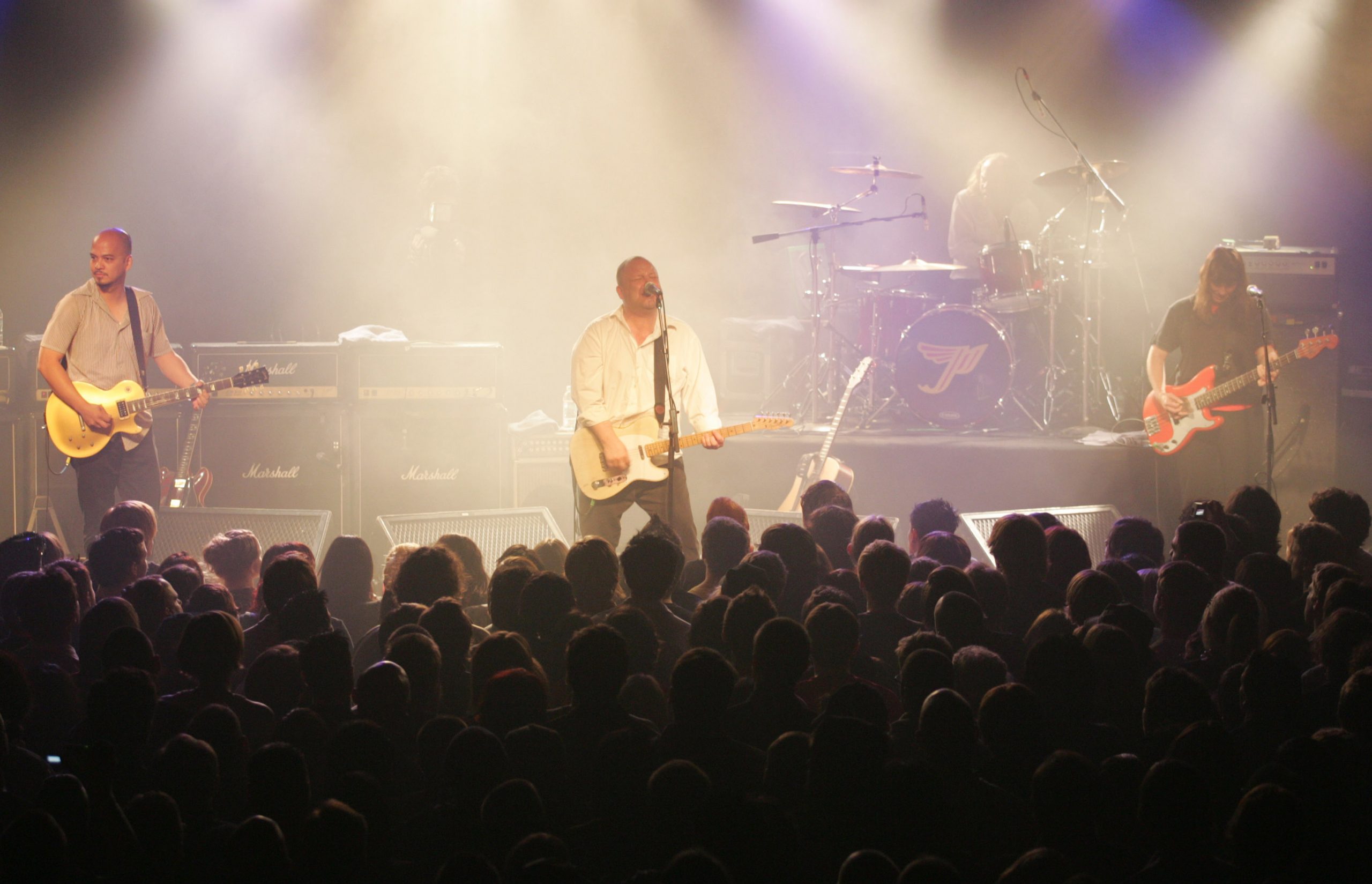 ¡Pixies lanza un álbum en vivo con su presentación en Coachella 2004!
