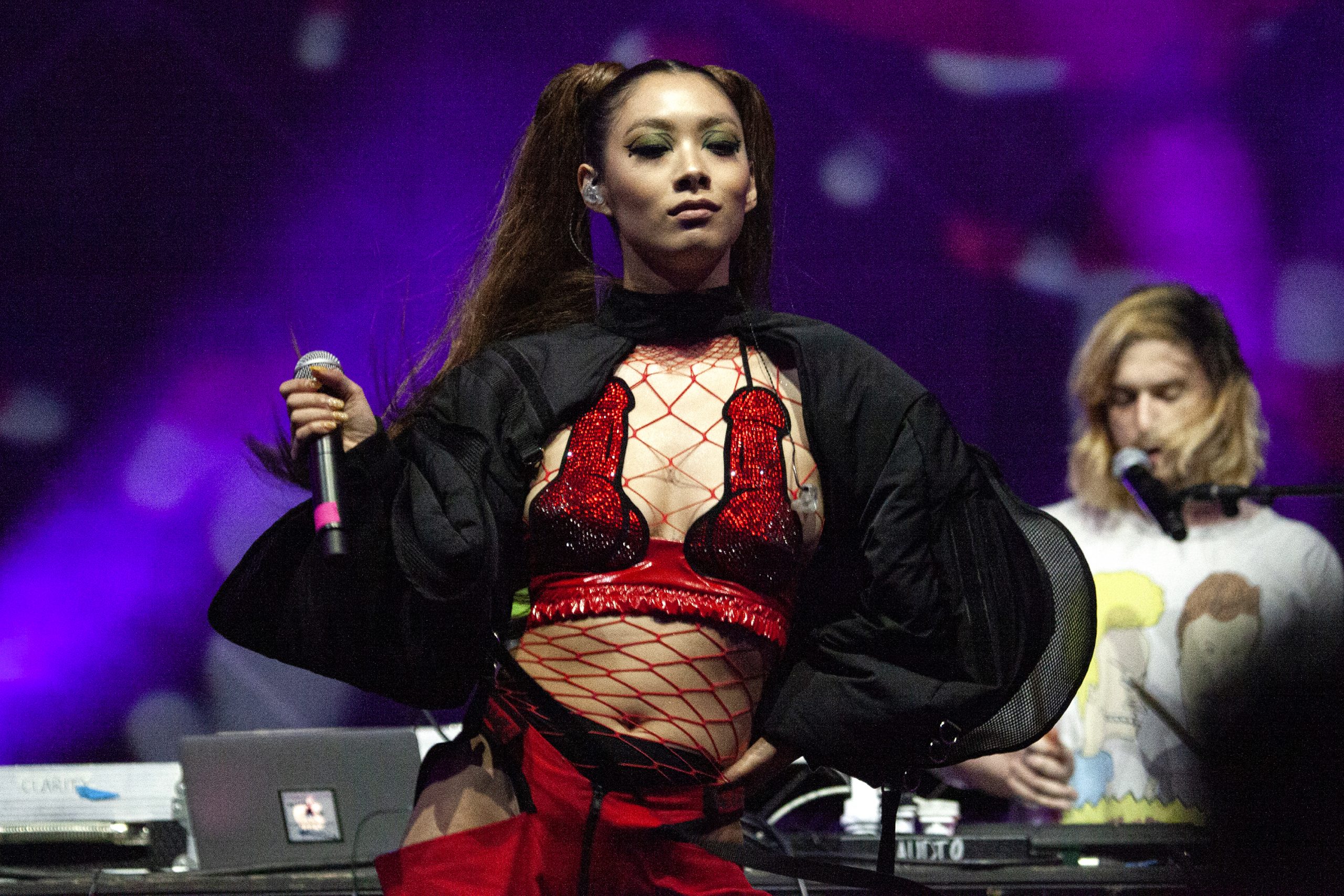 Rina Sawayama: La promesa del pop británico que no le teme al metal