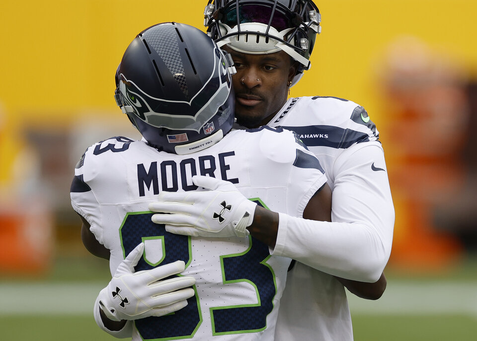russell-wilson-david-moore-bono-seahawks
