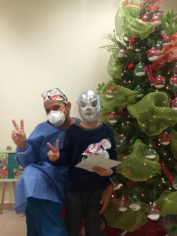 La historia de Samuel, el pequeño que le hace frente a la leucemia con máscara de Blue Demon y otros luchadores