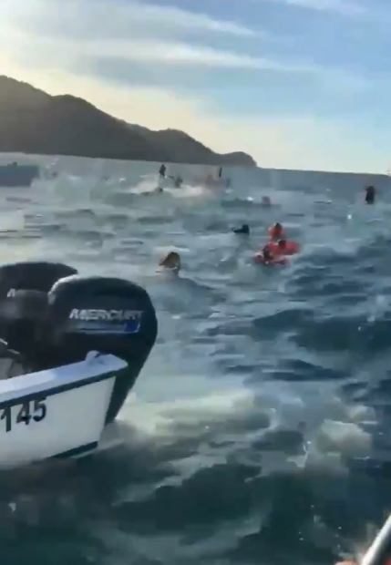 Se hunde barco con cerca de 60 turistas en aguas de Puerto Vallarta