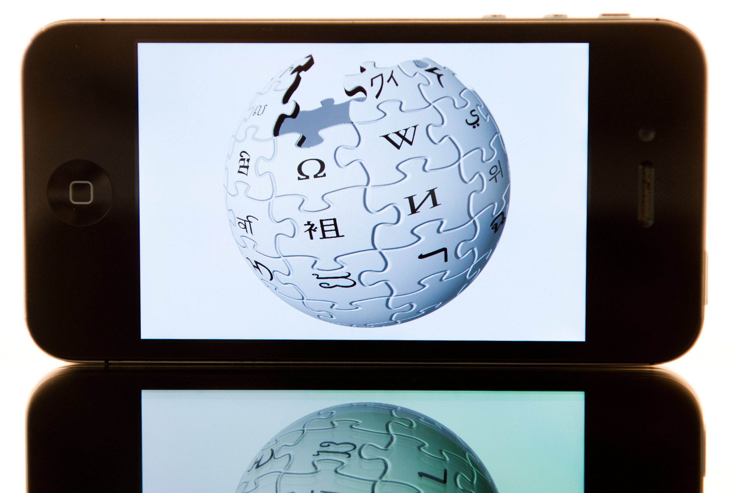 ¿Quién y por qué se puede alterar la información de Wikipedia?