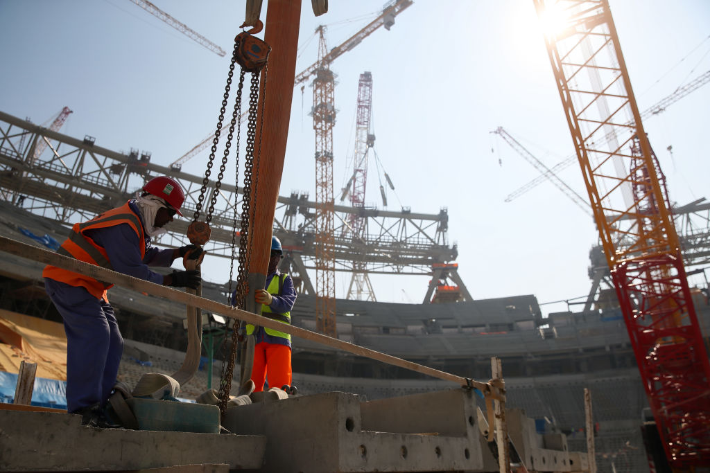 Migrantes en la construcción de estadios para Qatar 2022