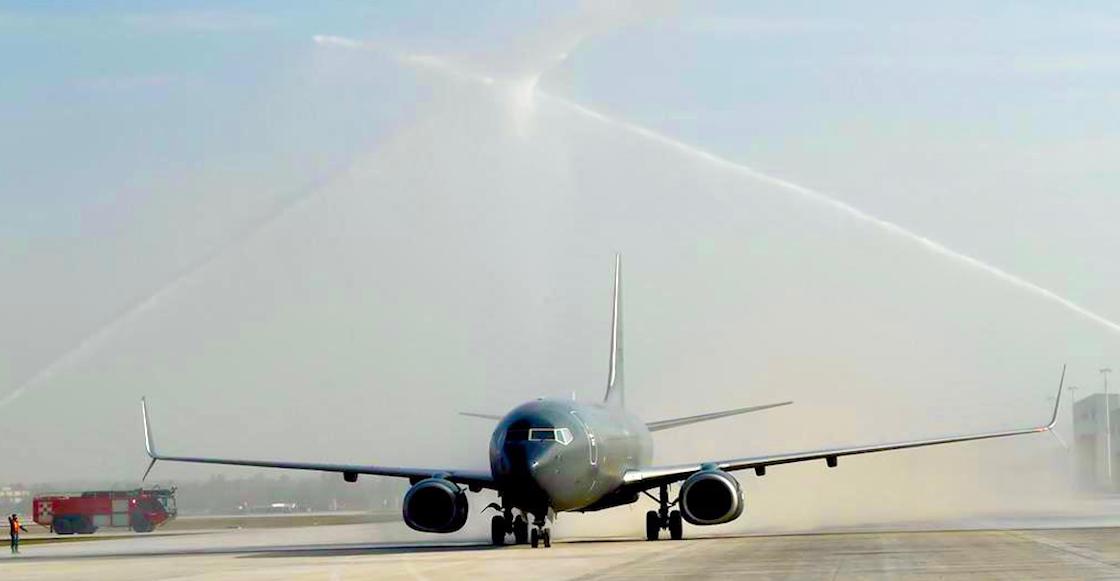 aeropuerto-santa-lucia-amlo-comitiva