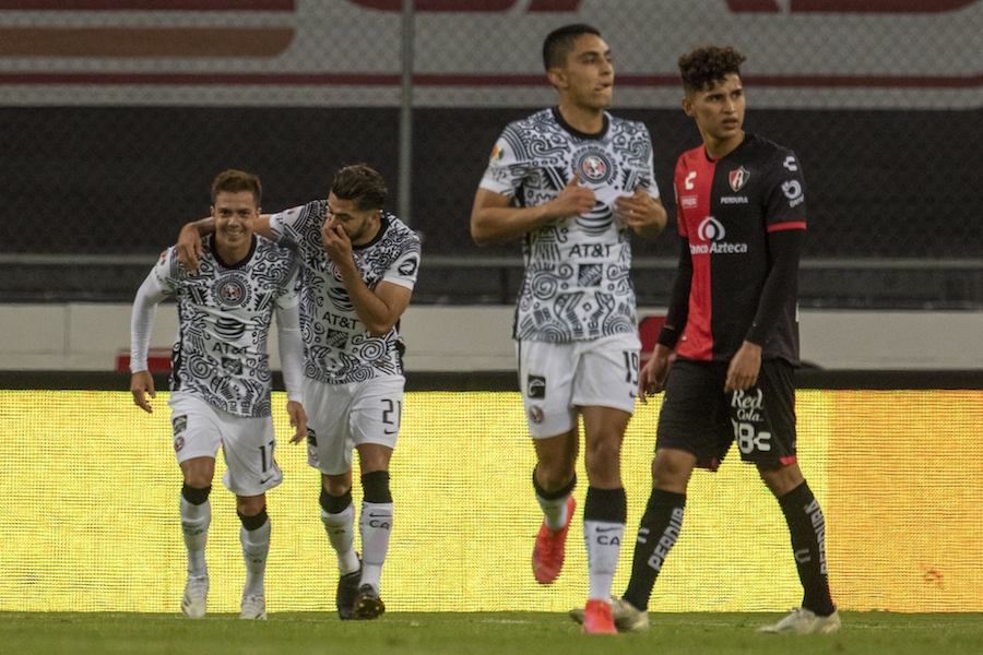 El penal de Córdova y Henry Martín contra Atlas al estilo Messi-Suárez