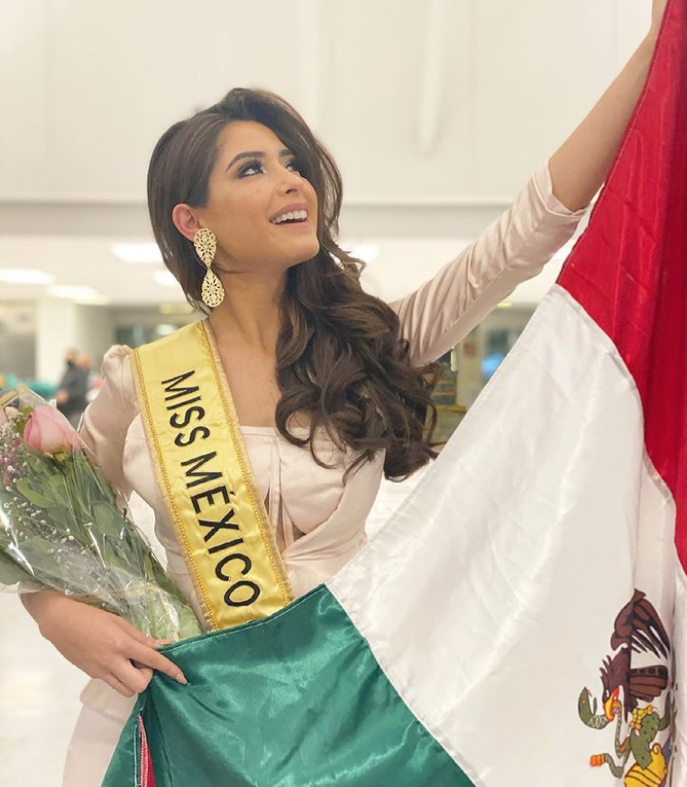 Fíjate, Paty: Miss México causa polémica en Tailandia por fotos en bikini junto a Buda