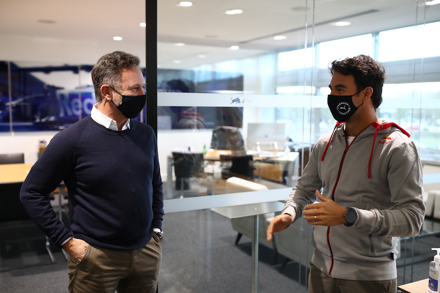 Checo Pérez ha tomado el desafío de Red Bull "con las dos manos"