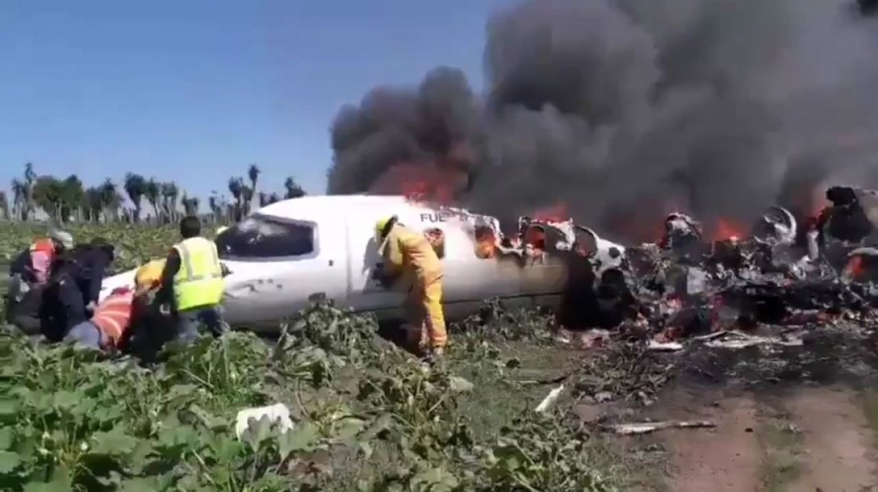 Aeronave de la Fuerza Aérea Mexicana se desploma en Veracruz; 6 personas murieron