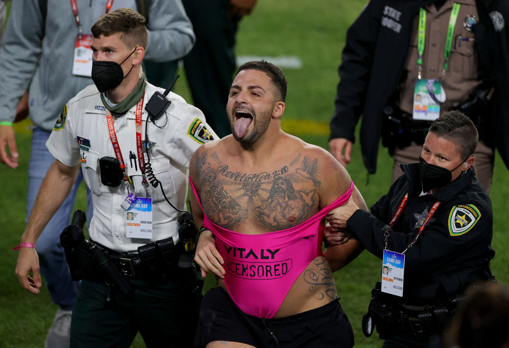 ¿Por qué el espontáneo del Super Bowl lucía la frase "Vitaly Uncensored"?