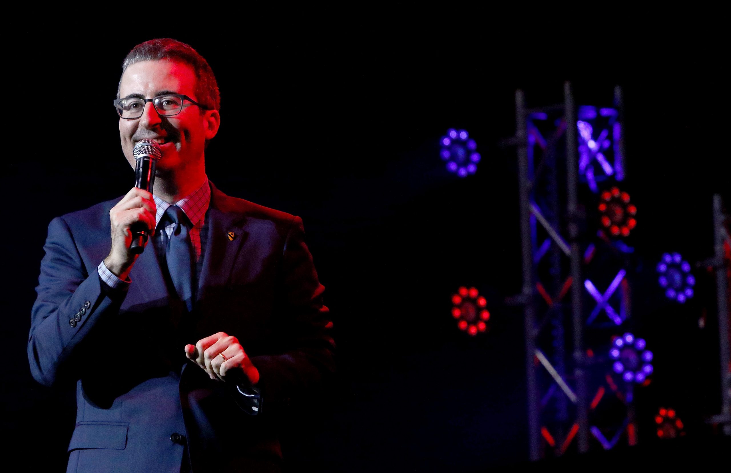 Hacer sátira política en tiempos complejos: Una entrevista con John Oliver